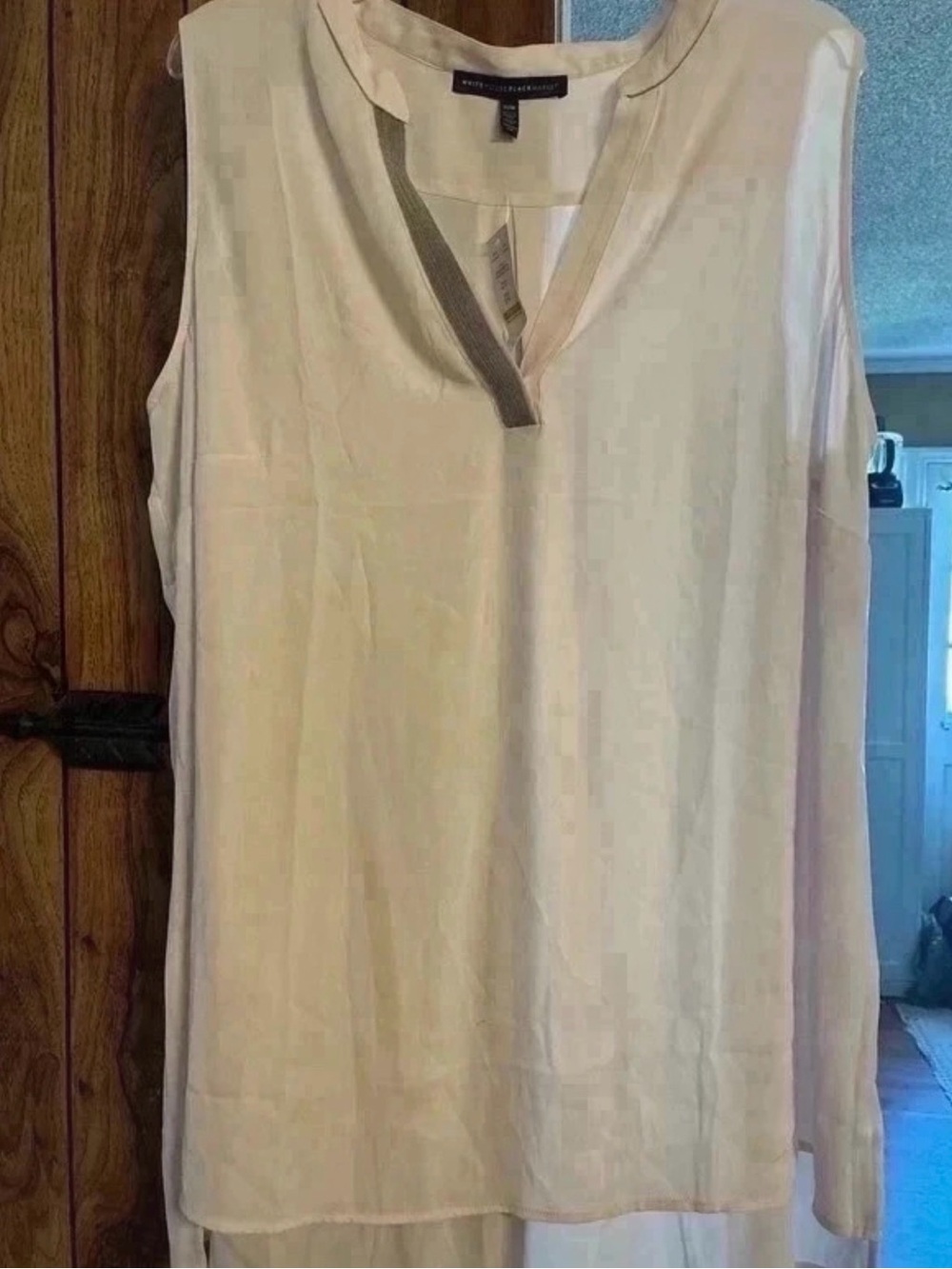 White House Black Market Cream V-Neck Sleeveless Camisole